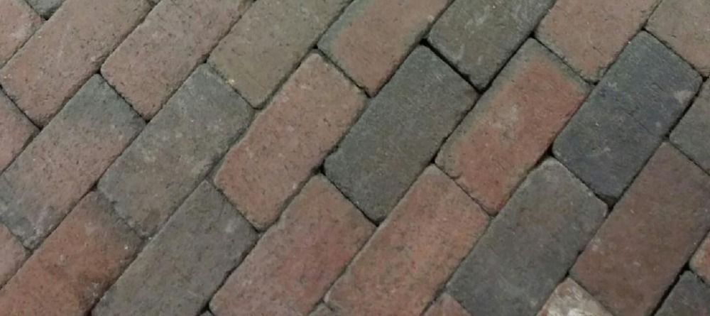 How to Lay Brick Pavers For a Patio