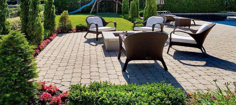 Compliment Your Backyard With These Techo-Bloc Allegro Paver Colors