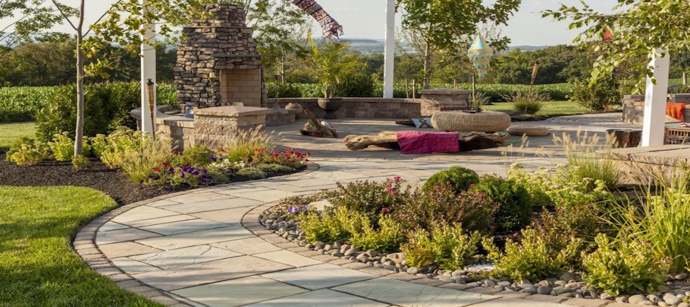 How to Add Beauty to Your Outdoor Space with Techo-Bloc Edging