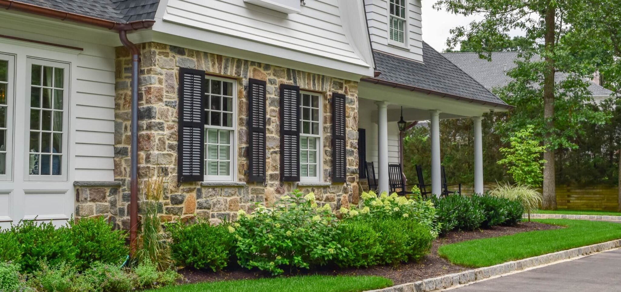 Essential Tips Before Using Cedar Mulch in Your Flower Bed